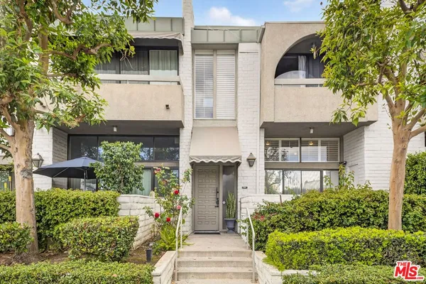 $849,000 | 5305 White Oak Avenue, Unit F, Encino, CA 91316