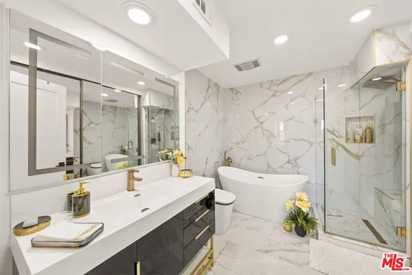 $849,000 | 5305 White Oak Avenue, Unit F, Encino, CA 91316