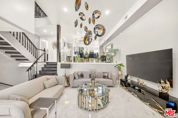 $849,000 | 5305 White Oak Avenue, Unit F, Encino, CA 91316