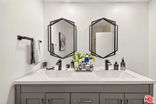 $849,000 | 5305 White Oak Avenue, Unit F, Encino, CA 91316
