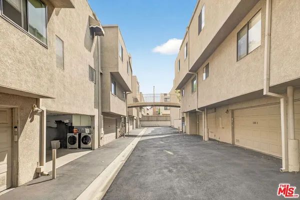 $849,000 | 5305 White Oak Avenue, Unit F, Encino, CA 91316