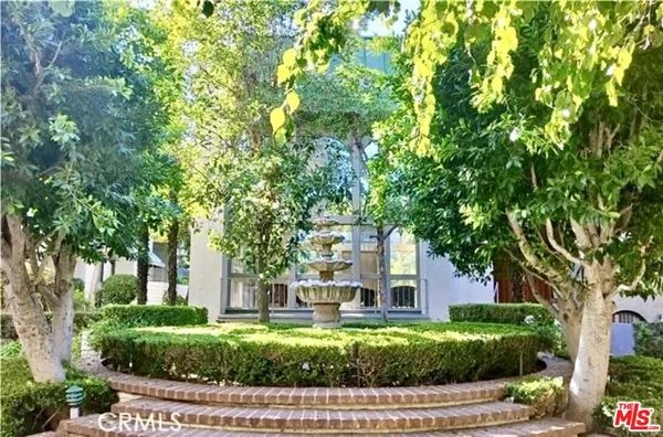 $849,000 | 5305 White Oak Avenue, Unit F, Encino, CA 91316