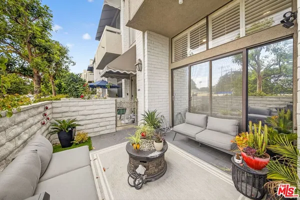$849,000 | 5305 White Oak Avenue, Unit F, Encino, CA 91316
