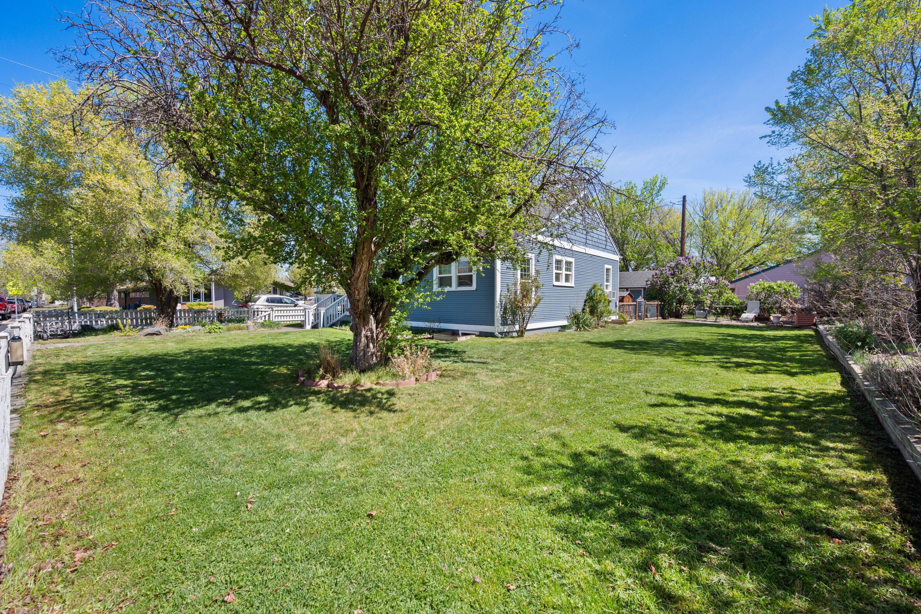 714 Southwest Cascade Avenue Redmond, OR 97756 - Photo 26 of 35 714SWCascadeAve-4