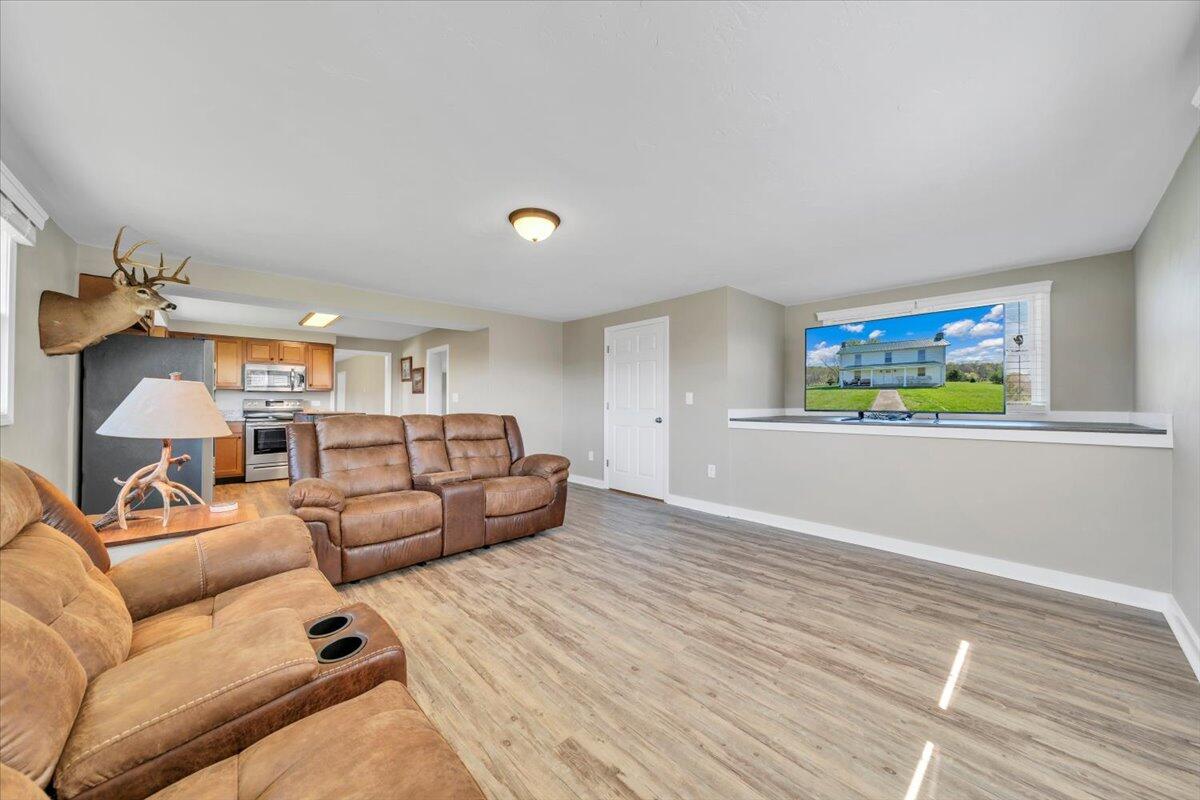 3861 Wheatland Road Bedford, VA 24523 - Photo 33 of 99 a living room with furniture and wooden floor