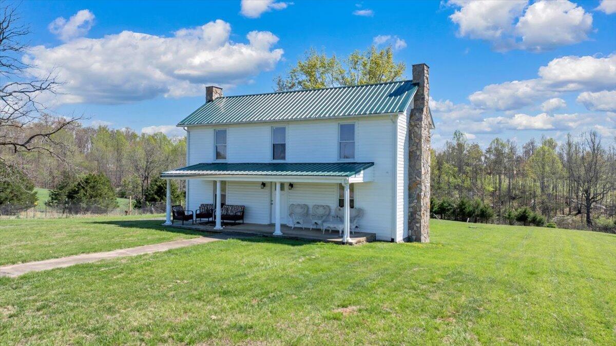3861 Wheatland Road Bedford, VA 24523 - Photo 62 of 99 a view of a house with backyard and garden