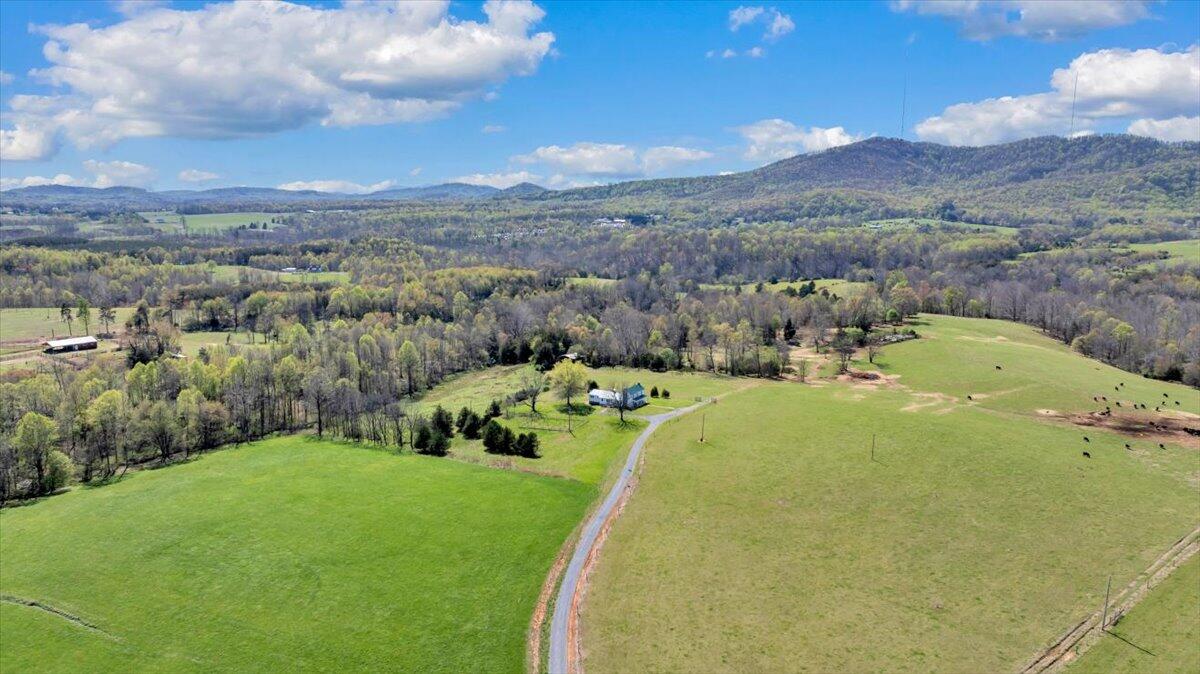 3861 Wheatland Road Bedford, VA 24523 - Photo 84 of 99 a view of a swimming pool with a yard
