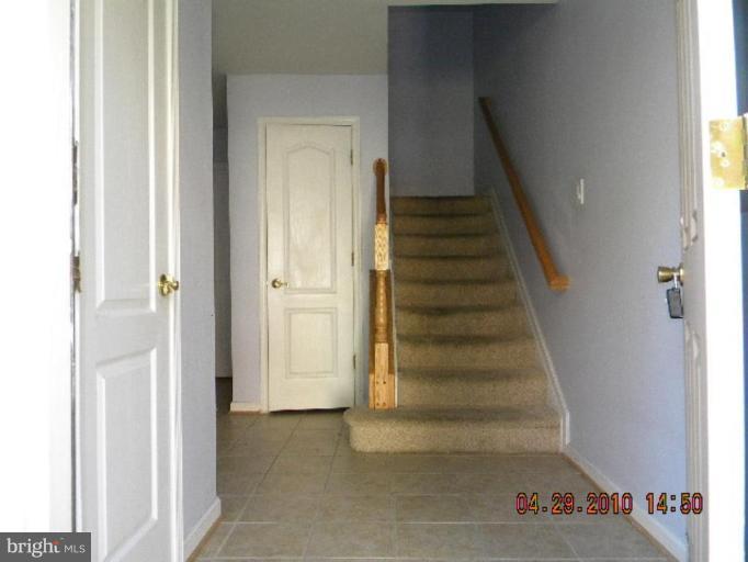 10217 Brighton Ridge Way, Unit 121 Columbia, MD 21044 - Photo 2 of 17 Entrance / Foyer