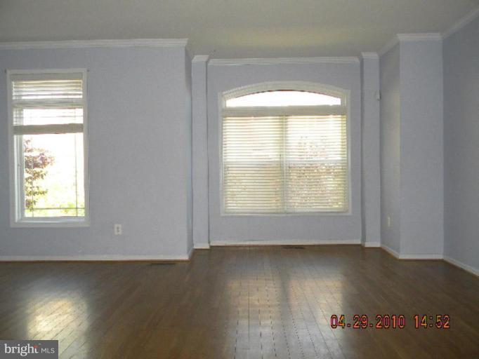 10217 Brighton Ridge Way, Unit 121 Columbia, MD 21044 - Photo 5 of 17 Living Room