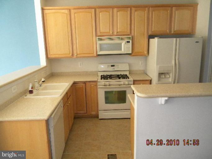10217 Brighton Ridge Way, Unit 121 Columbia, MD 21044 - Photo 7 of 17 Kitchen