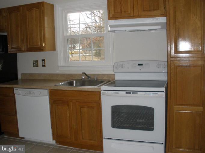 6902 Good Luck Road Hyattsville, MD 20784 - Photo 11 of 23 Kitchen