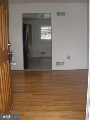 6902 Good Luck Road Hyattsville, MD 20784 - Photo 5 of 23 Entrance / Foyer