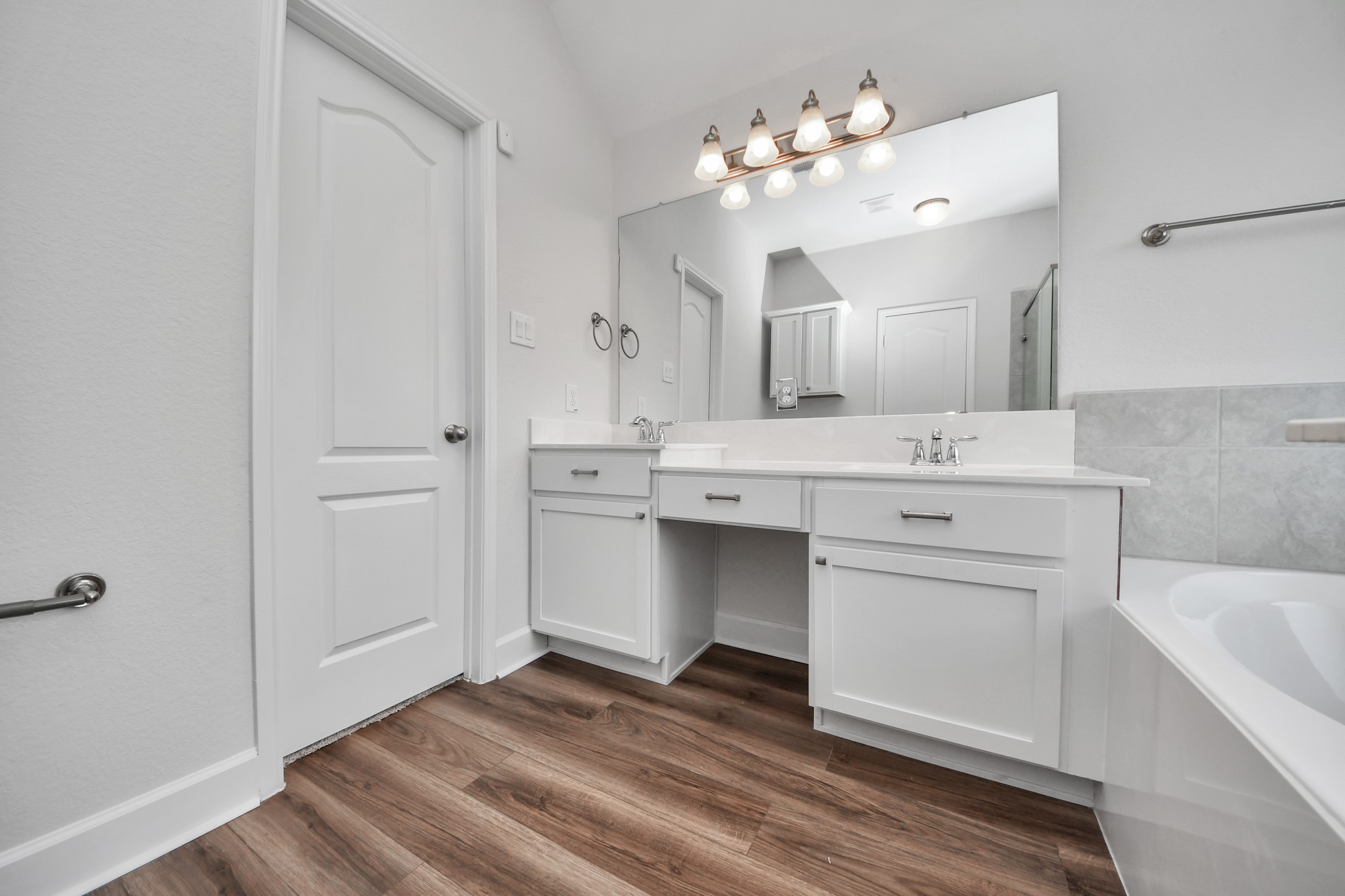 1614 Diamond Mountain Drive Rosharon, TX 77583 - Photo 24 of 40 a spacious bathroom with a sink mirror and vanity