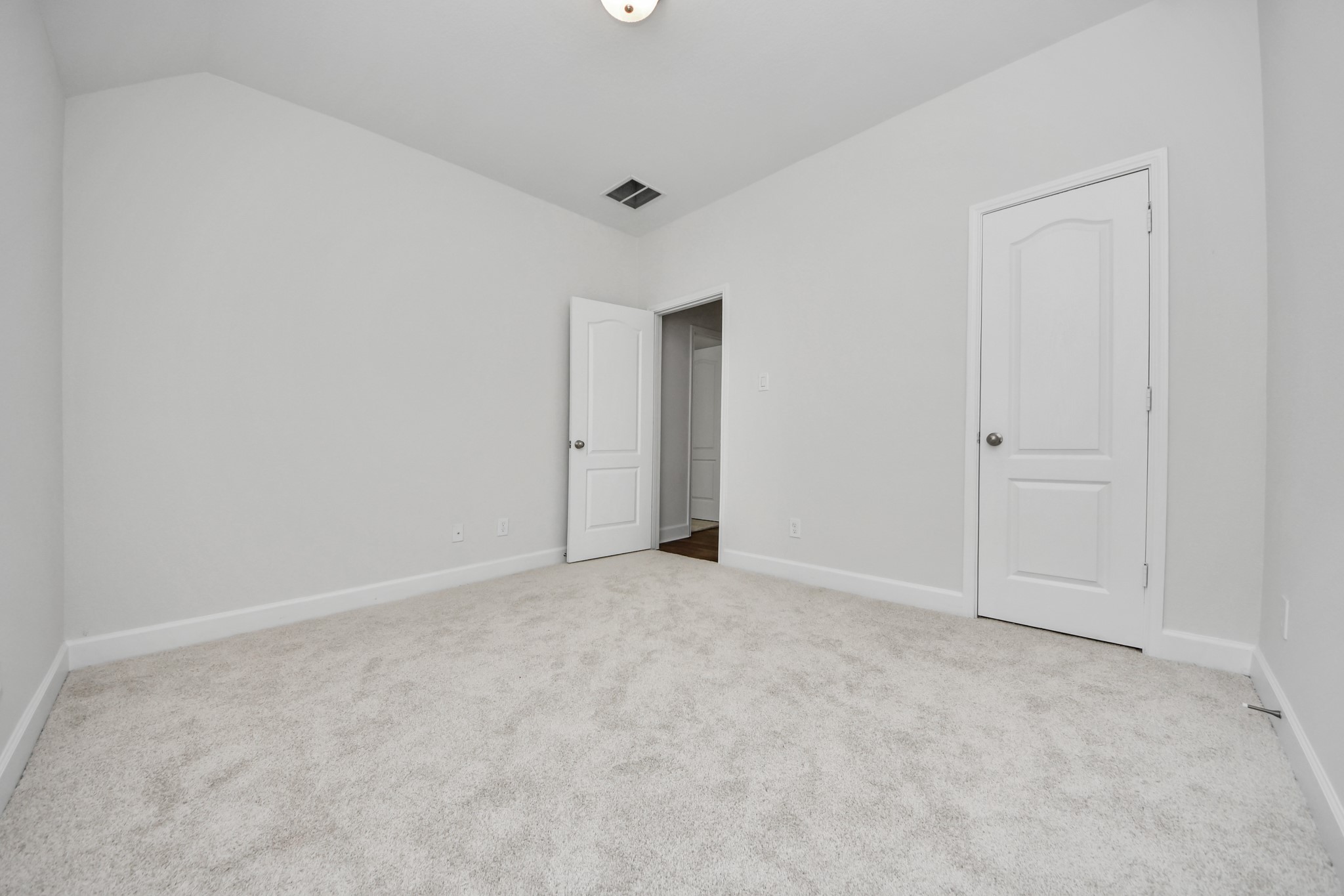 1614 Diamond Mountain Drive Rosharon, TX 77583 - Photo 27 of 40 an empty room with an entryway