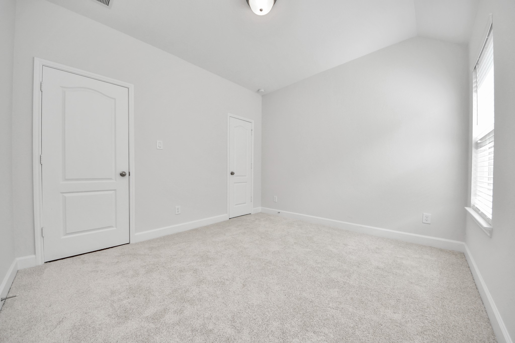 1614 Diamond Mountain Drive Rosharon, TX 77583 - Photo 28 of 40 an empty room with windows and closet