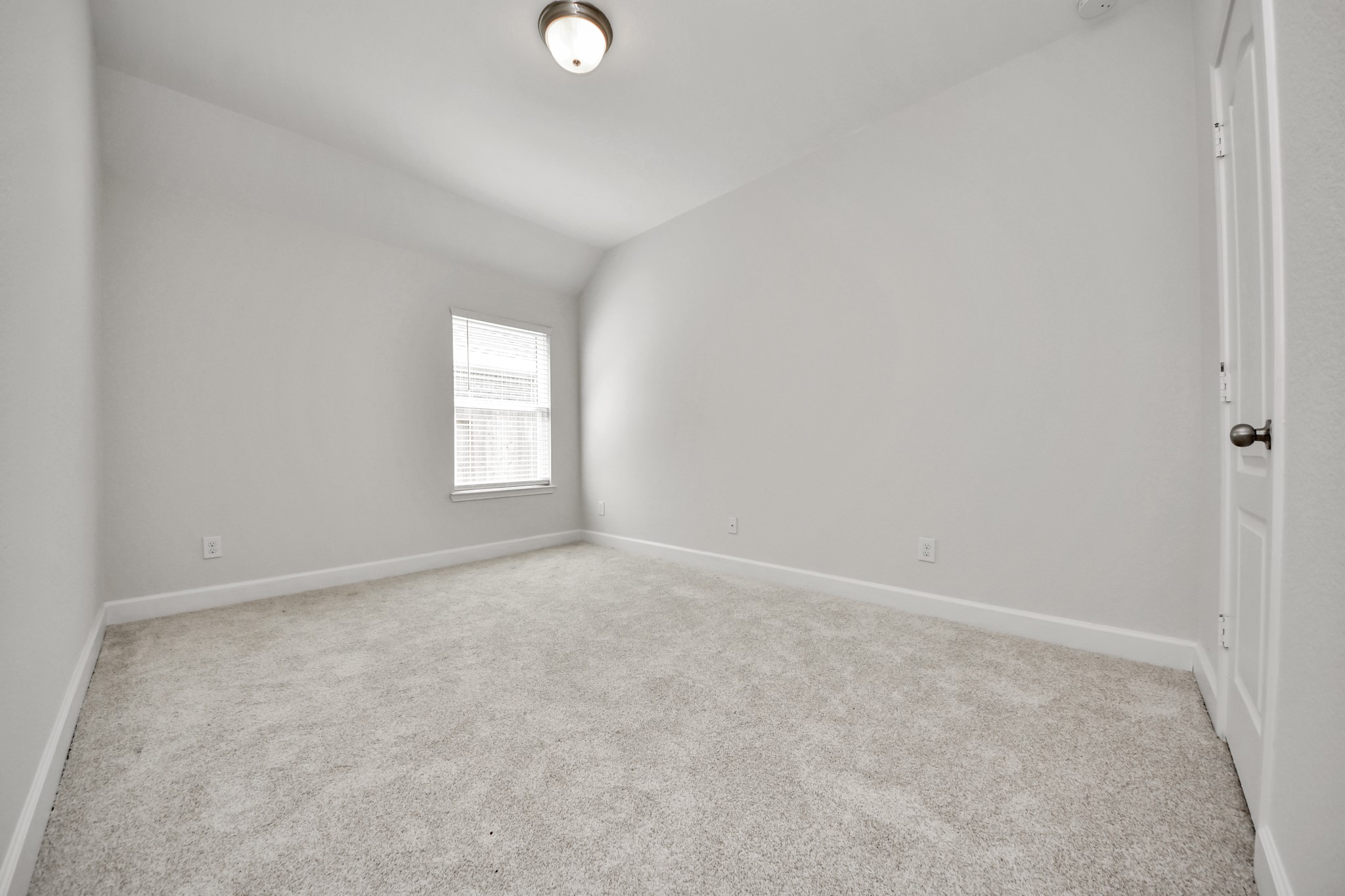 1614 Diamond Mountain Drive Rosharon, TX 77583 - Photo 30 of 40 an empty room with window