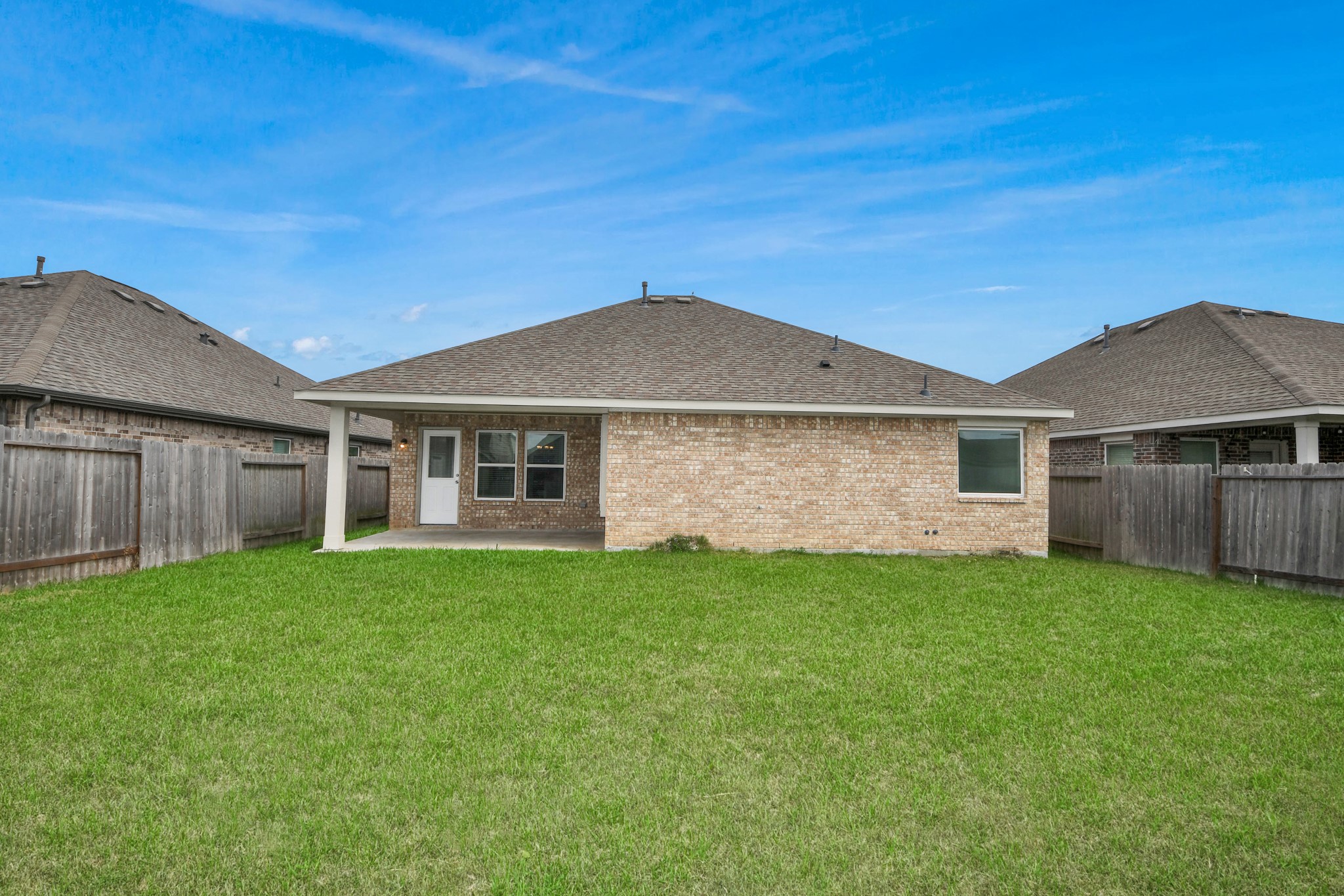 1614 Diamond Mountain Drive Rosharon, TX 77583 - Photo 35 of 40 a front view of a house with a yard
