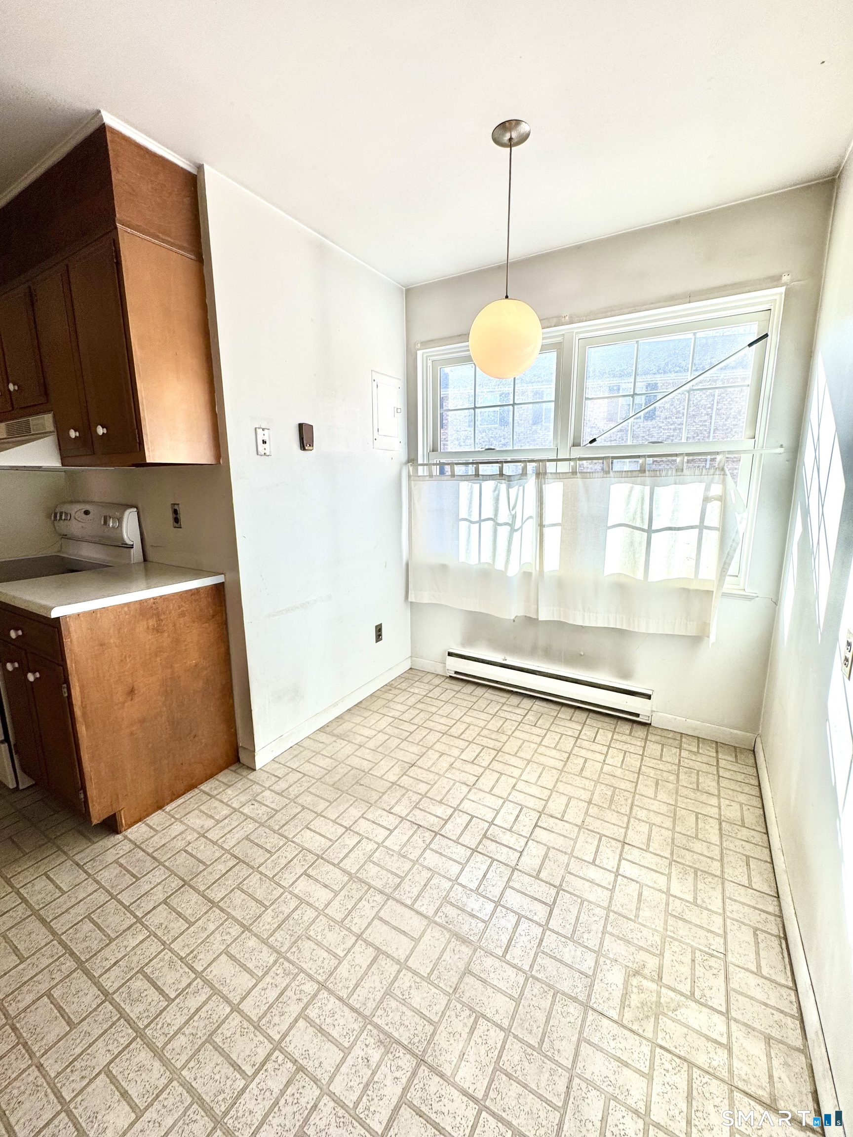 39 Woodway Road, Unit C5 Stamford, CT 06907 - Photo 23 of 55 Dining area in Kitchen