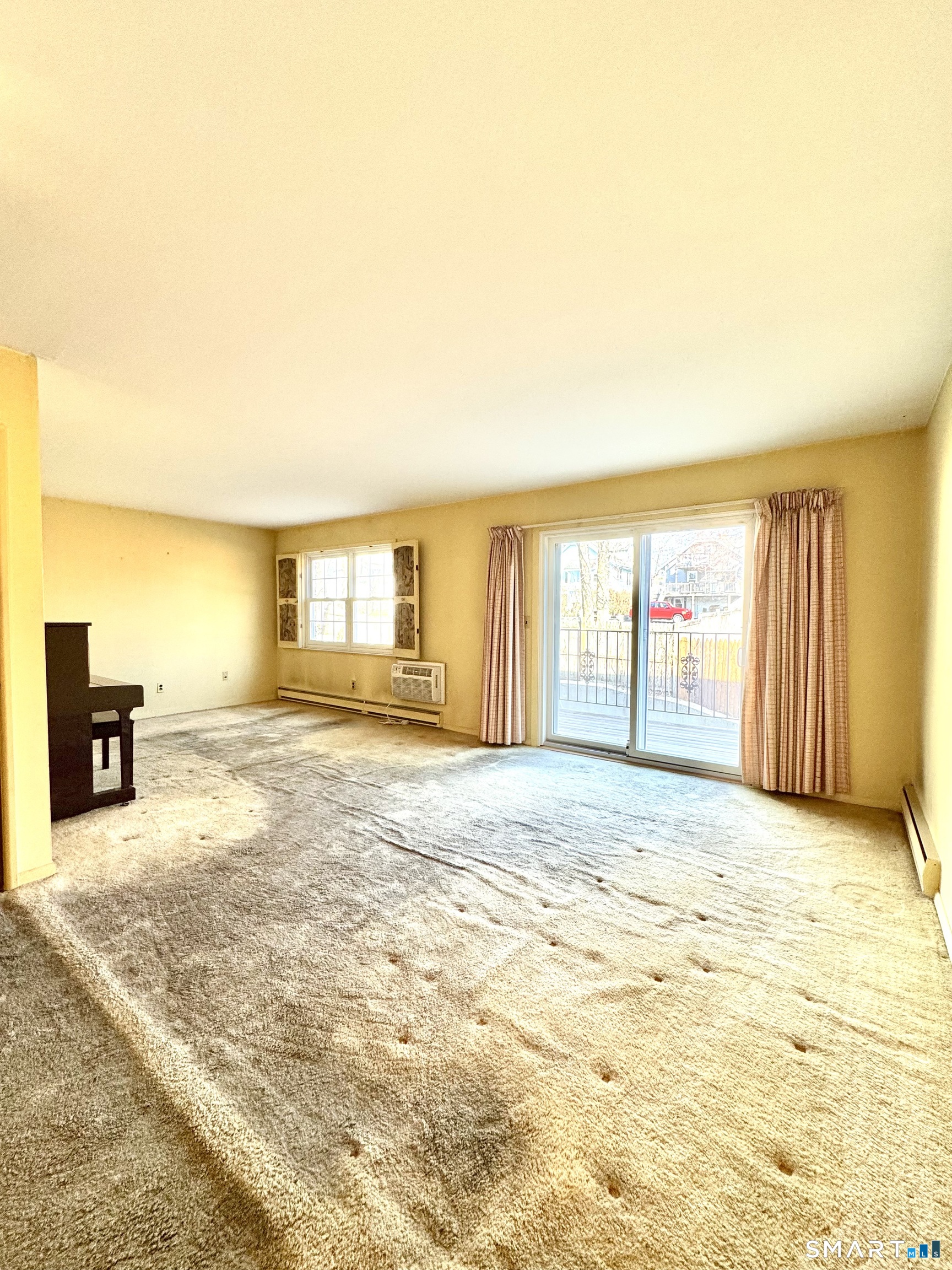 39 Woodway Road, Unit C5 Stamford, CT 06907 - Photo 28 of 55 Dining Area, Sliders to Balcony, Living Room
