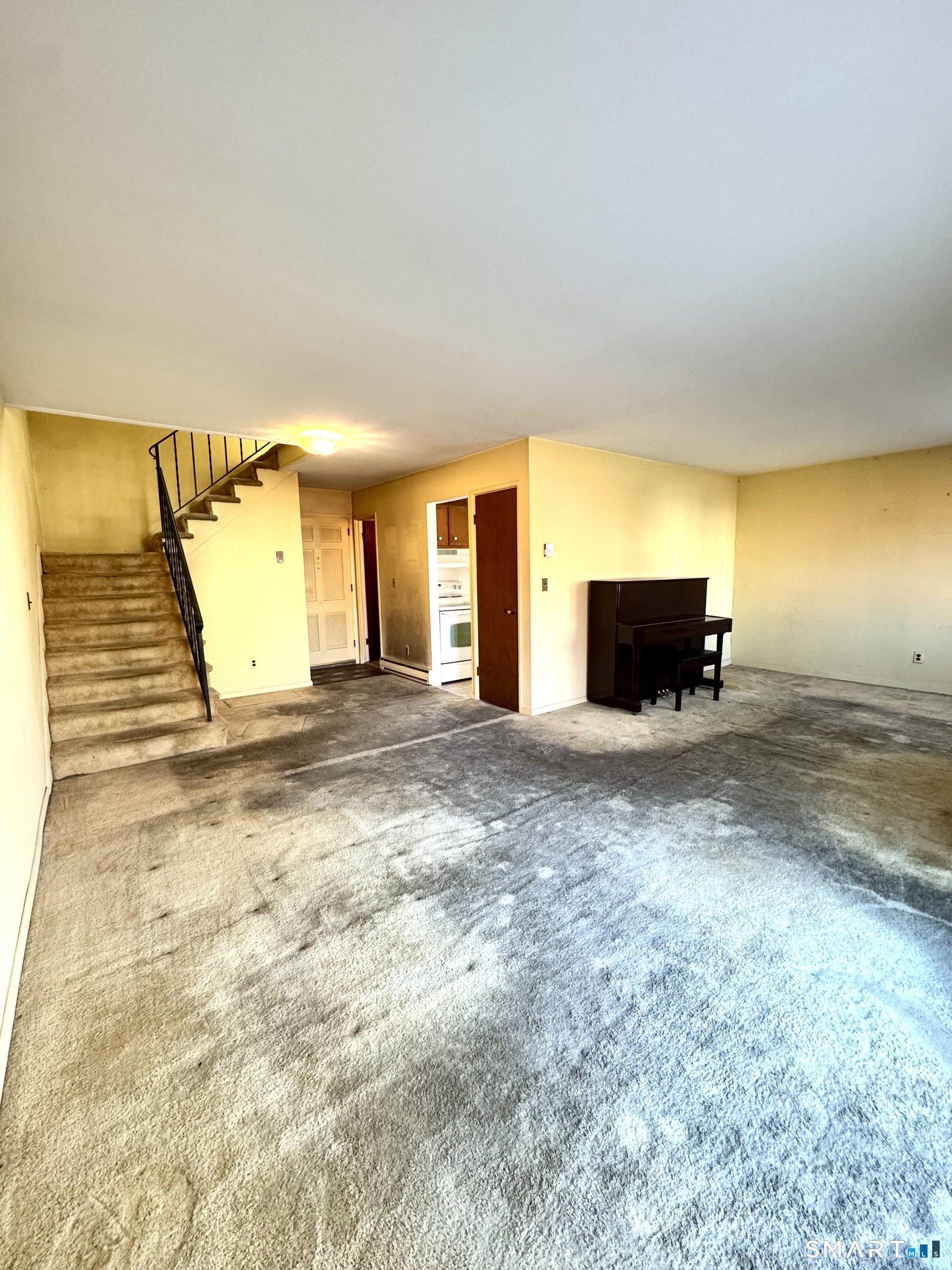 39 Woodway Road, Unit C5 Stamford, CT 06907 - Photo 32 of 55 Dining Area, stairway to upstairs