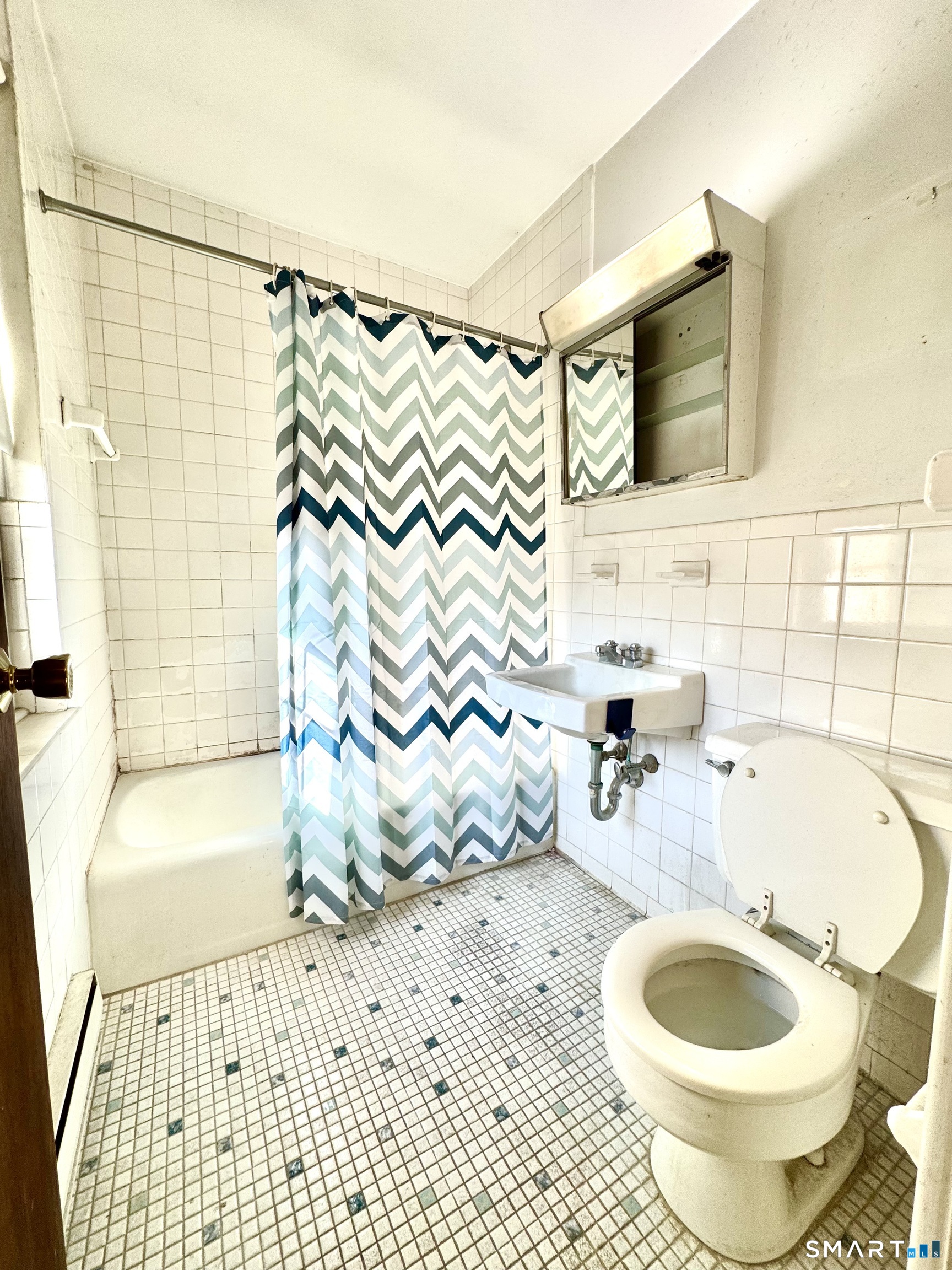 39 Woodway Road, Unit C5 Stamford, CT 06907 - Photo 45 of 55 Upstairs Full Bath