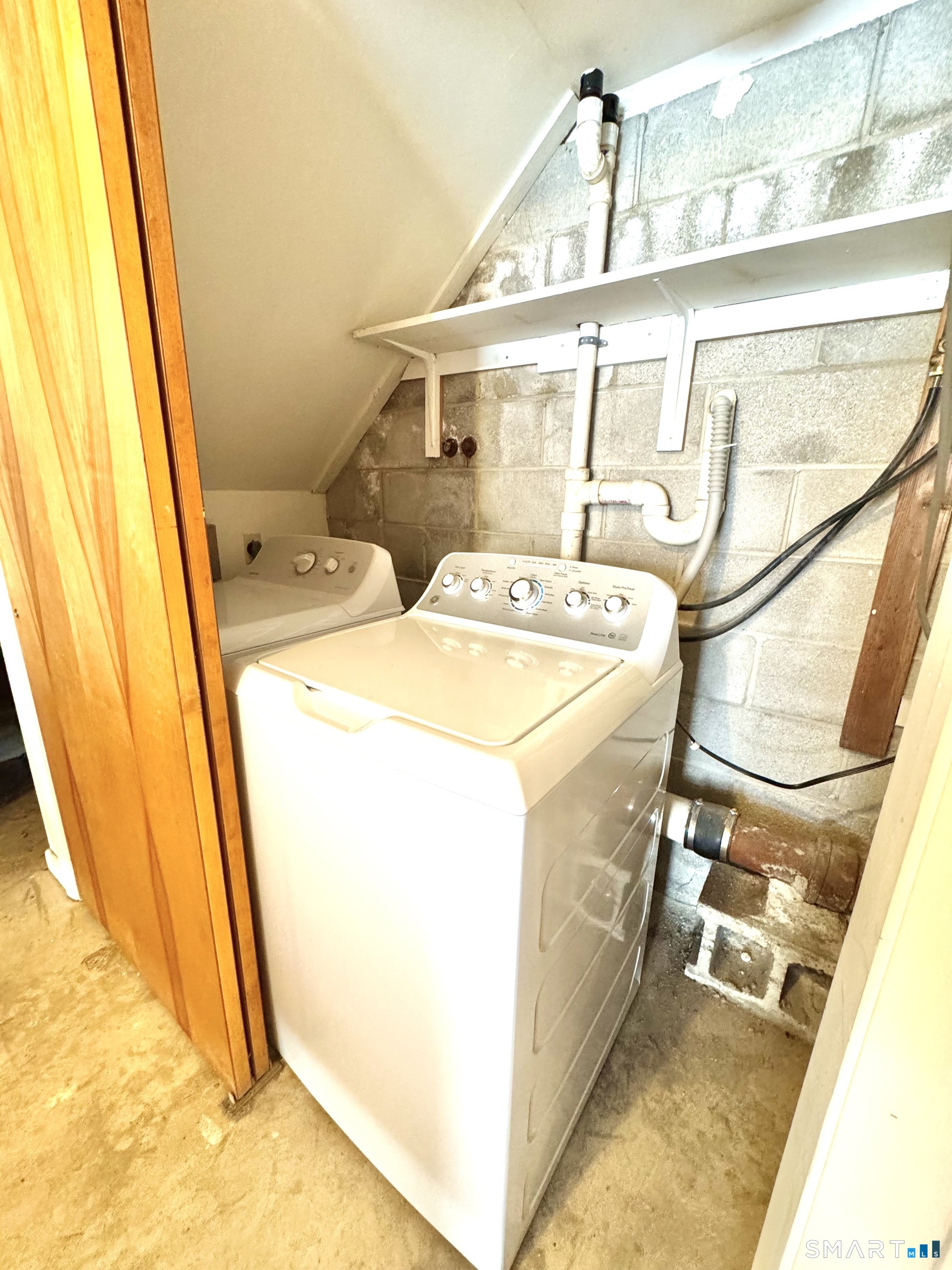 39 Woodway Road, Unit C5 Stamford, CT 06907 - Photo 47 of 55 Laundry area in garage