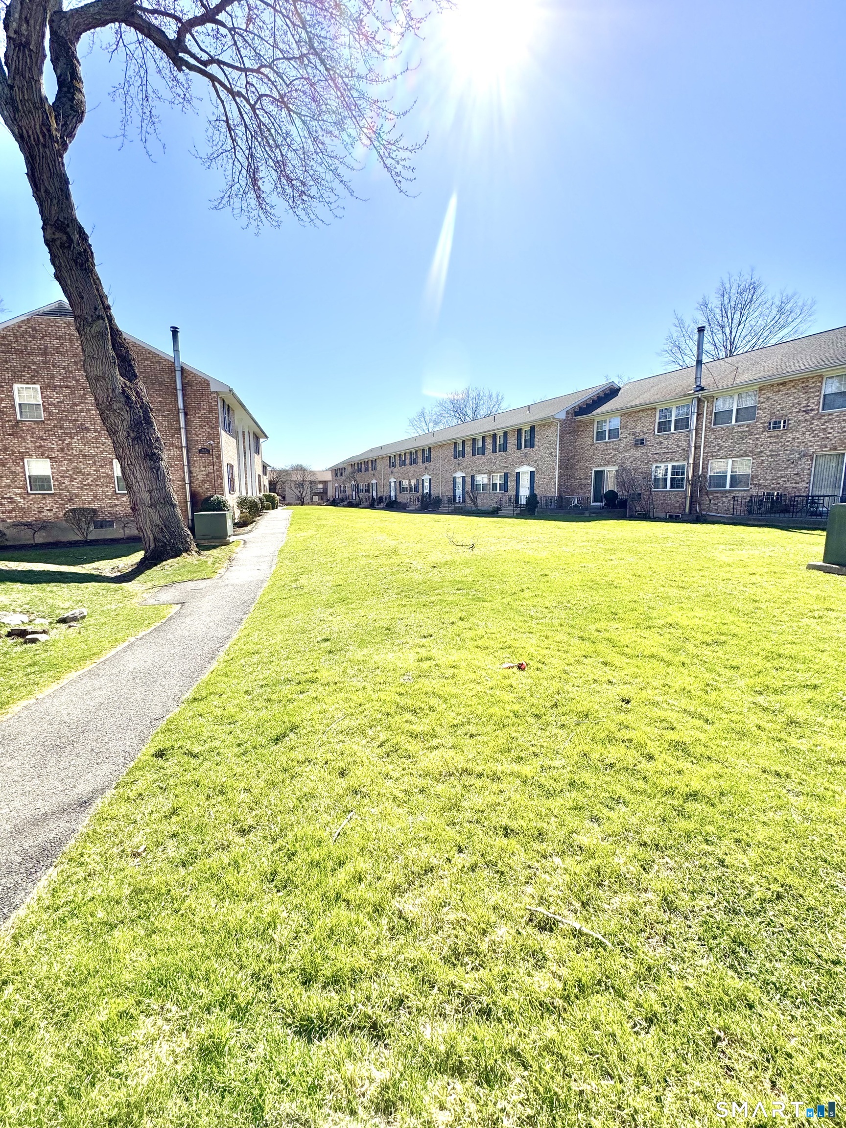 39 Woodway Road, Unit C5 Stamford, CT 06907 - Photo 53 of 55 Courtyard