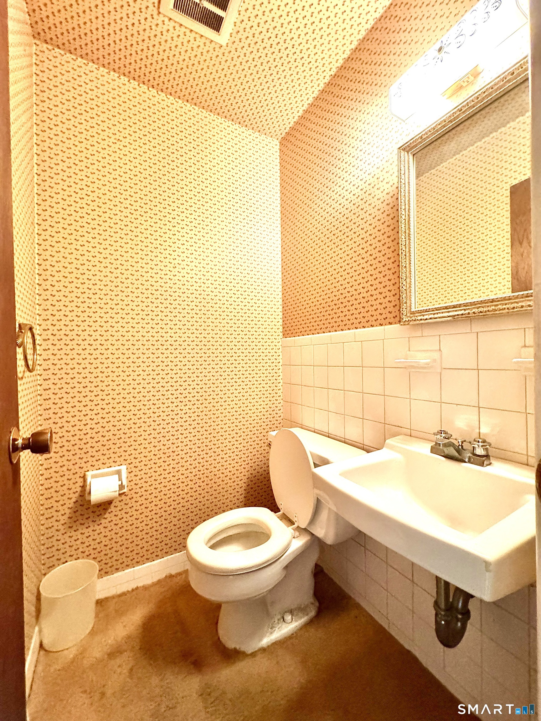 39 Woodway Road, Unit C5 Stamford, CT 06907 - Photo 10 of 55 Main Level Half Bath