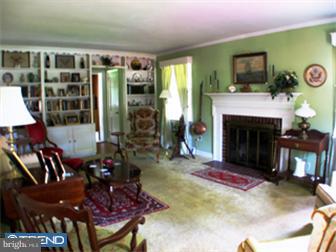 212 Woodcrest Road Media, PA 19063 - Photo 2 of 10 Living Room