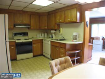 212 Woodcrest Road Media, PA 19063 - Photo 4 of 10 Kitchen
