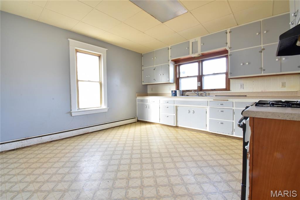 519 North Maple Street Staunton, IL 62088 - Photo 7 of 34