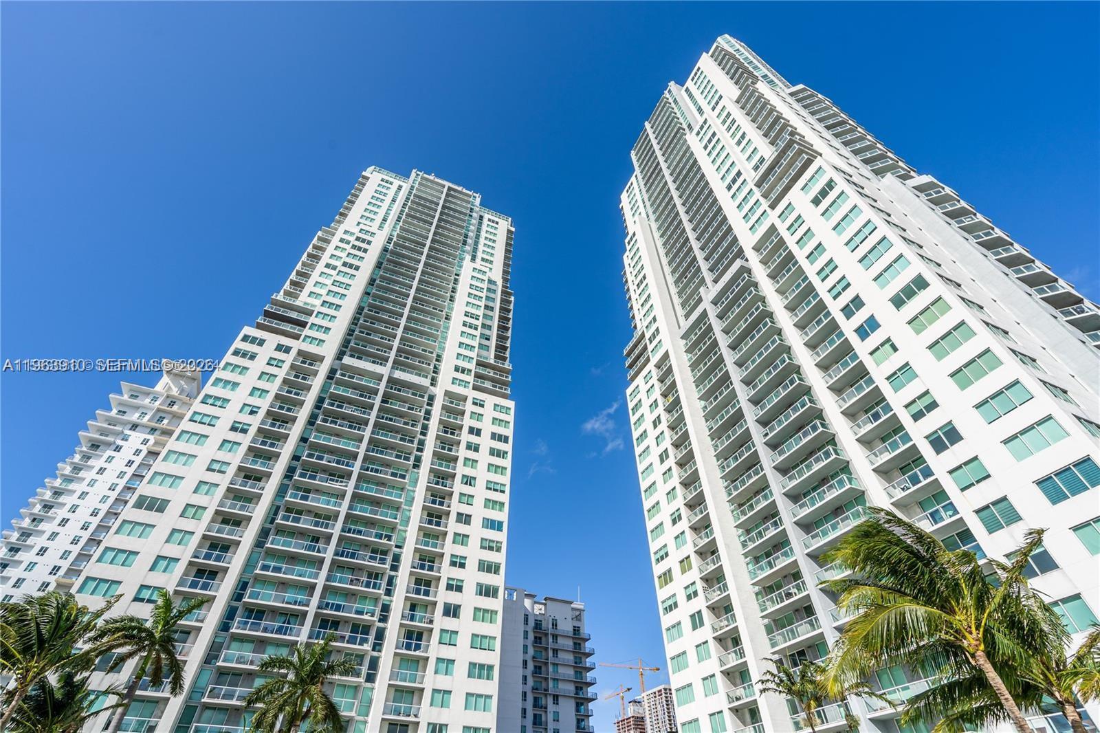 253 Northeast 2nd Street, Unit 433 Miami, FL 33132 - Photo 27 of 32 a view of a large building