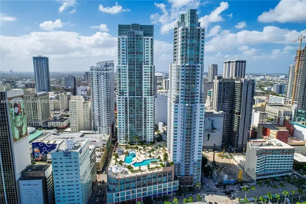 $3,800 | 253 Northeast 2nd Street, Unit 433, Miami, FL 33132