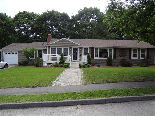 12 Newhall Road Lynnfield, MA 01940 - Photo 1 of 24 Gallery Image 1