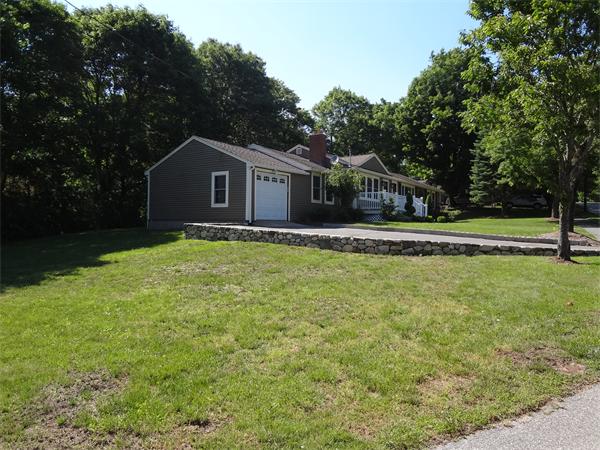 12 Newhall Road Lynnfield, MA 01940 - Photo 19 of 24 Gallery Image 19