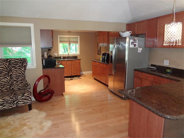 12 Newhall Road Lynnfield, MA 01940 - Photo 4 of 24 Gallery Image 4
