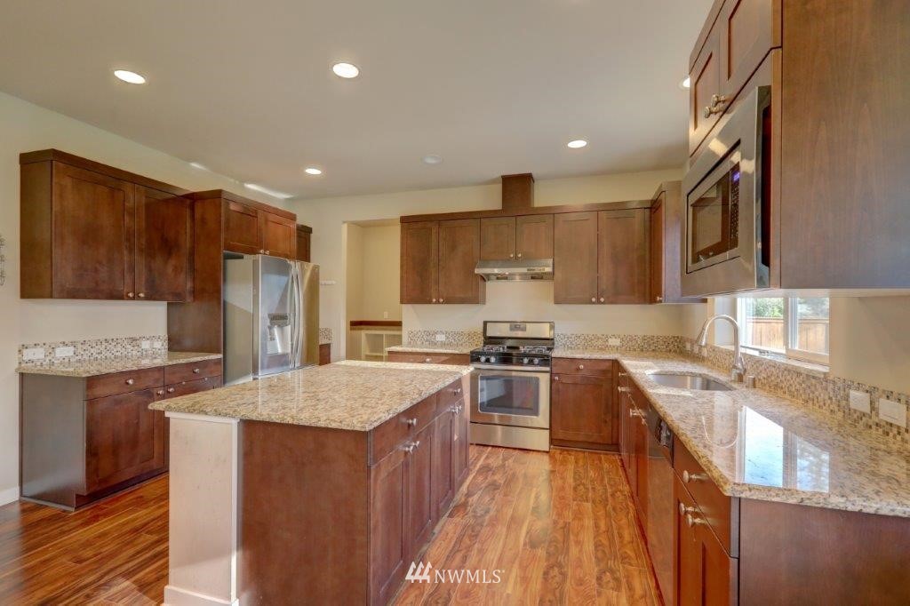 822 218th Street Southeast Bothell, WA 98021 - Photo 5 of 18
