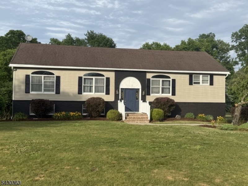 13 Farm Meadows Road Blairstown, NJ 07832 - Photo 2 of 31