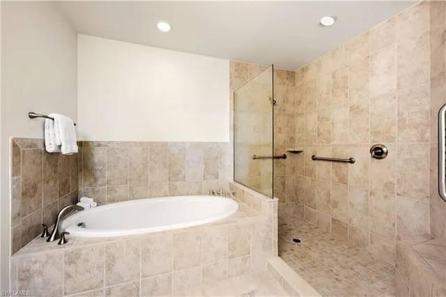 $3,150,000 | 2555 Marquesa Royale Lane, Unit 1, Naples, FL 34109