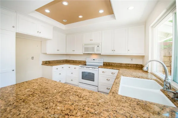 $3,995 | 21147 VÃa Canon, Unit 17, Yorba Linda, CA 92887