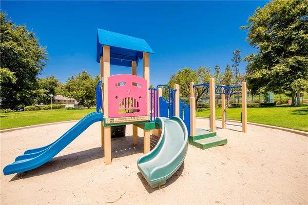 $3,995 | 21147 VÃa Canon, Unit 17, Yorba Linda, CA 92887