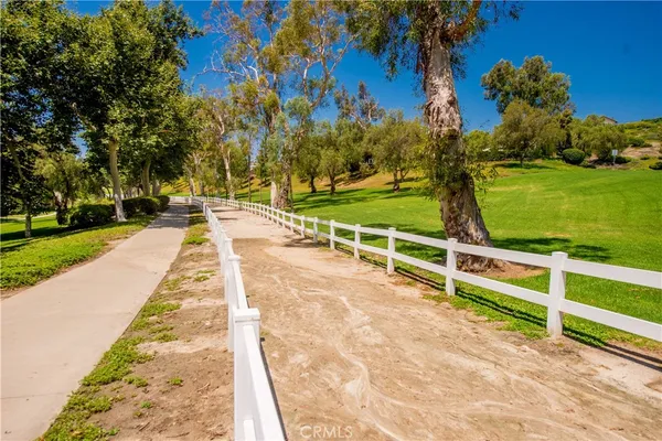 $3,995 | 21147 VÃa Canon, Unit 17, Yorba Linda, CA 92887