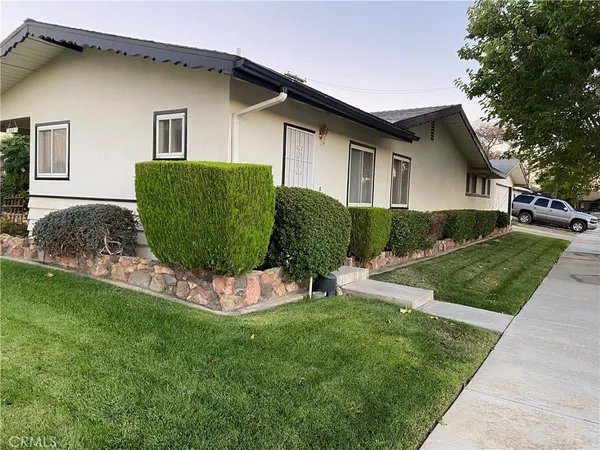 $3,000 | 332 East Landsford Street, Lancaster, CA 93535