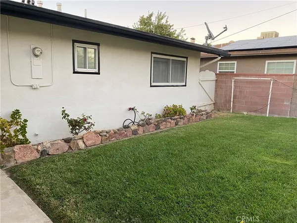 $3,000 | 332 East Landsford Street, Lancaster, CA 93535