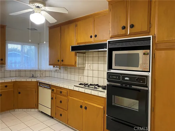 $3,000 | 332 East Landsford Street, Lancaster, CA 93535