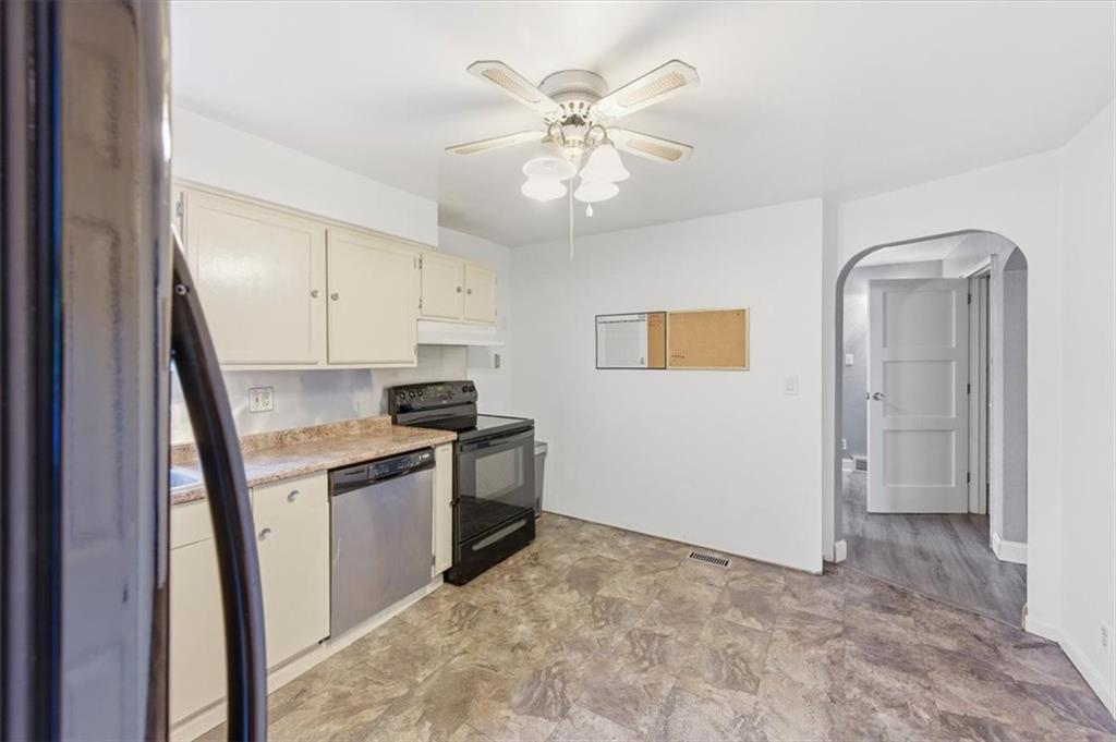 119 Planet Way McKees Rocks, PA 15136 - Photo 12 of 32