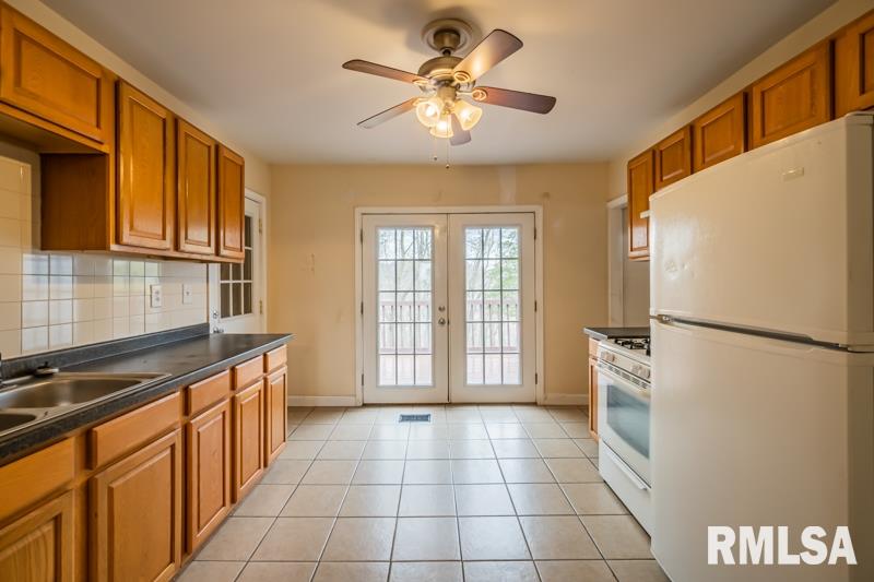 502 Springfield Road East Peoria, IL 61611 - Photo 6 of 21 Gallery Image 6