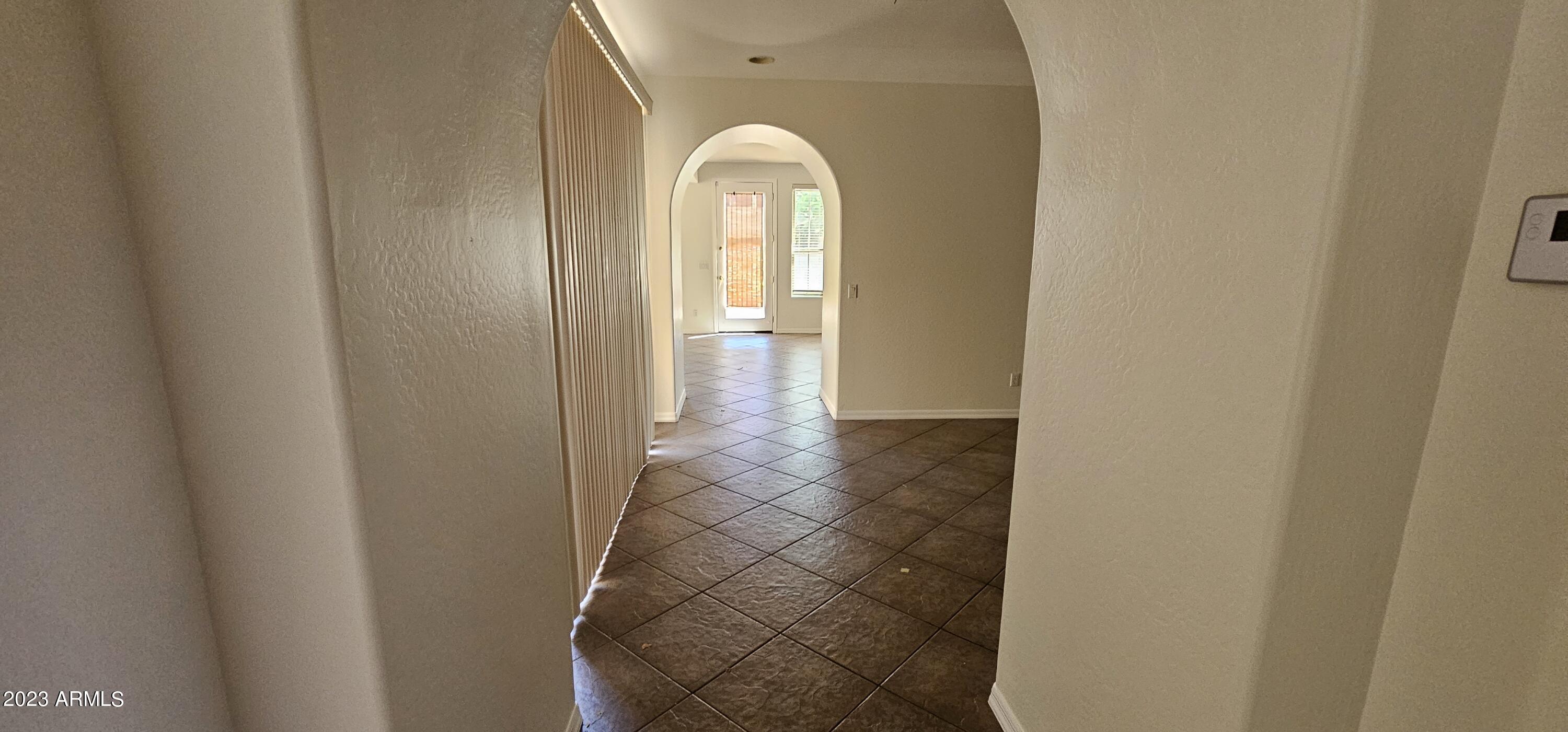 3989 East Hummingbird Lane Phoenix, AZ 85050 - Photo 4 of 18 20230620_142621