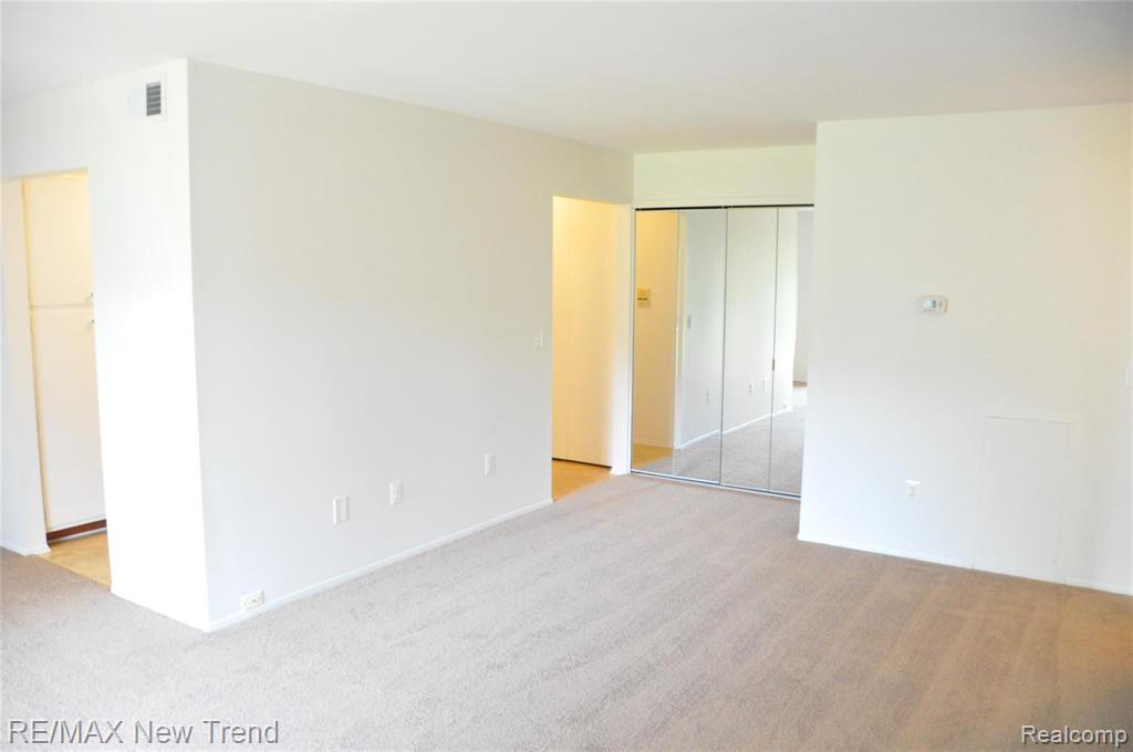 30028 West Twelve Mile Road, Unit 32 Farmington, MI 48334 - Photo 7 of 16