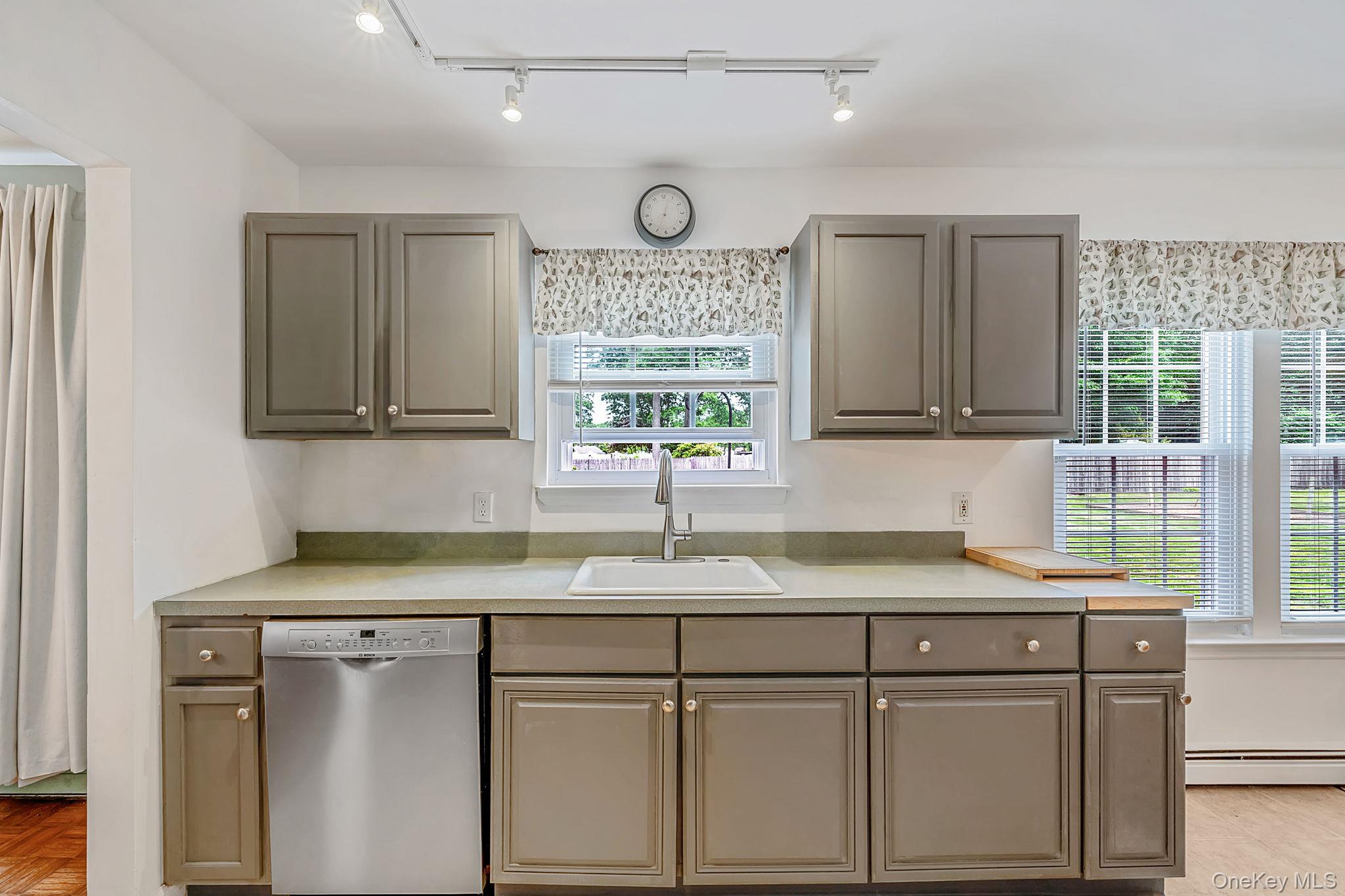 4 Green Terrace Ridge, NY 11961 - Photo 12 of 34
